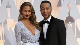 Istri John Legend Merasa Frustasi Ditanya Kapan Hamil