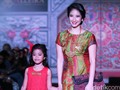 Novita Angie Tak Lupakan Kodrat Perempuan Masak di Dapur