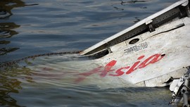 Keluarga Korban Peringati Setahun Tragedi AirAsia QZ8501