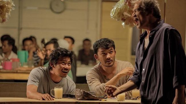 Mencoba Mengulang Sukses 'Bulan di Atas Kuburan'