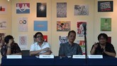 Ki-ka: Direktur PKJTIM Bambang Subekti, Ketua Pengurus Koalisi Seni Indonesia Abdul Aziz, Ketua Umum Dewan Kesenian Jakarta Irawan Karseno, dan Direktur Kreatif Pabrikurtur Hikmat Darmawan, saat konferensi pers Seni Lawan Korupsi di TIM (5/3). (ANTARA FOTO/Hafidz Mubarak A./Rei/mes/15)