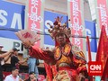 Atraksi 'Ekstrem' Ramaikan Perayaan Cap Go Meh di Indonesia