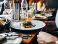 Tamu Mengibaratkan Restoran Mewah dengan Kenikmatan Seksual