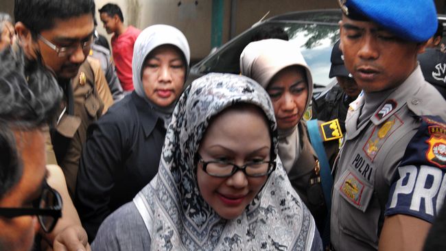 Dijemput Mobil Tahanan, Sekretaris Atut Diperiksa KPK