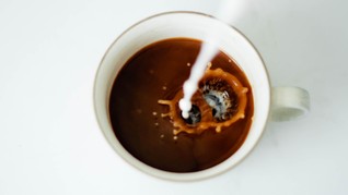 Cara Membuat 'Kopi Dalgona' yang Viral di Media Sosial
