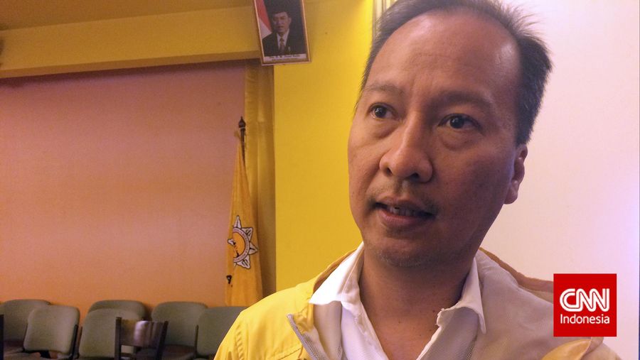 Agus menggantikan Idrus Marham yang mengundurkan diri.