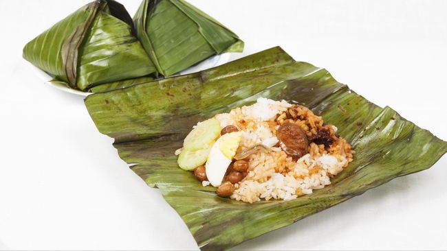 Alas Daun Pisang Tak Sekadar Hiasan Saat Makan