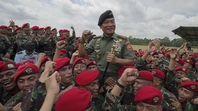 Jelang Pensiun, Moeldoko Bagi 55 Ribu Jam Tangan ke Prajurit