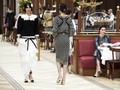 Gaya Model Cantik Kala Bersantap di Restoran Mewah Chanel