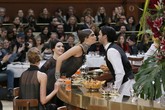 Di tengah acara, Cara Delevigne mencium model Baptiste Giabiconi yang berperan sebagai pramusaji di bar. (REUTERS/Gonzalo Fuentes)
