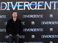 Tiru JLo, Bintang Divergent Asuransikan Bokong