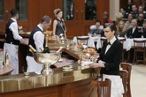 Detail bordir grafis yang digunakannya menggambarkan lantai brasserie. Kesan seksi tak lupa juga dihadirkannya. Ia mengolah bahan sheer atau tembus pandang menjadi berbagai busana bergaya vintage namun modis. (REUTERS/Gonzalo Fuentes)