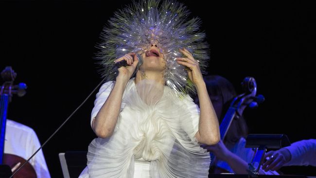 Bjork Rilis Album Mini 'Arisen My Senses'