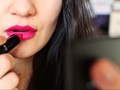 3 Masalah Menyebalkan yang Dialami Wanita Bermake-up