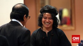 Andrea Hirata Terima Doktor Honoris Causa Sastra di Inggris