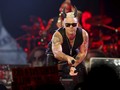 Bertanduk Iblis, Robbie Williams 'Goyahkan' Paris