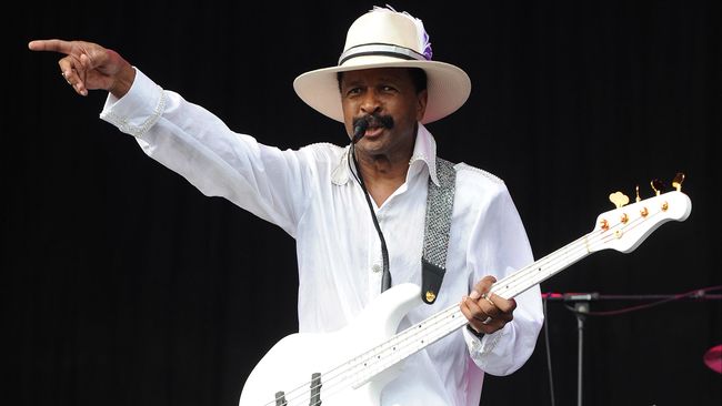 Saat Larry Menunjukkan Bass Tak Lagi Terbelakang