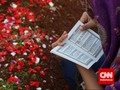Isak Tangis Antar Jenazah Akbar Alamsyah ke Liang Lahat