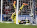 Adam Permalukan Courtois dari Jarak 59 Meter