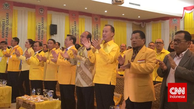 OC Kaligis Nilai Tak Ada </i> Dissenting Opinion</i> di MPG