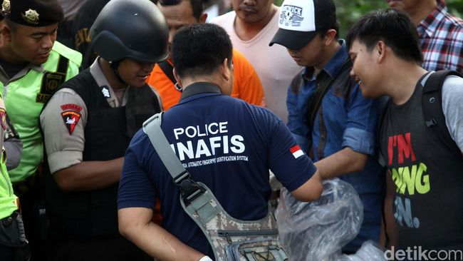 Gegana Amankan Beberapa Barang Lagi dari Ledakan Tanah Abang