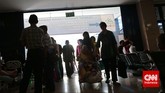 Peserta BPJS Kesehatan mengantri di ruang tunggu pendaftaran fasilitas rawat jalan poli kesehatan RS Fatmawati, Jakarta, Rabu, 18 Maret 2015. (Adhi Wicaksono)