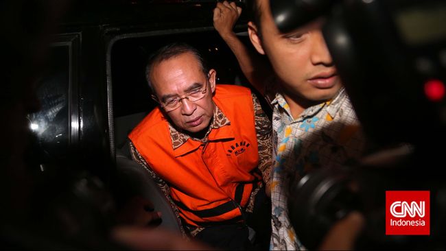 Tujuh Jam Diperiksa KPK, Suryadharma Ali Menderita
