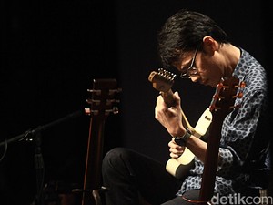 Video: Menikmati Pertunjukan Gitar Ramadan Tohpati