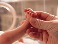 Bahaya Orang Tua Tidur Seranjang dengan Bayi yang Baru Lahir