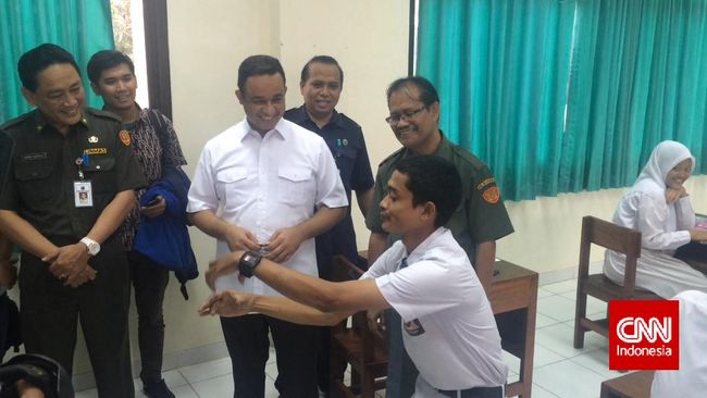 Menteri Anies: Temukan Kecurangan UN SMS ke 1771
