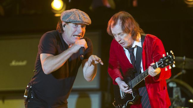 Vokalis Alami Gangguan Telinga, AC/DC Batal Tur