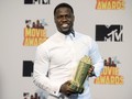 Cedera Punggung, Kevin Hart Disebut Mulai Berjalan
