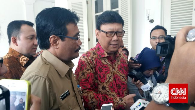 Pemprov Jakarta Musnahkan 11 Ribu Botol Miras di Monas