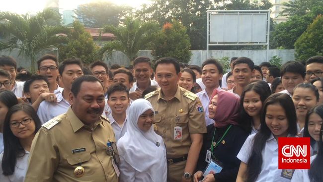 Jokowi, Anies dan Ahok Tinjau UN di SMAN 2 Jakarta