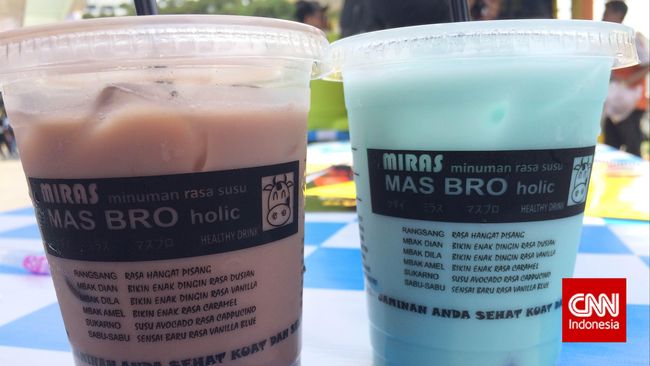 Sensasi Nikmat Menyeruput Susu Segar 'Jokowi' dan 'Mbak Amel'