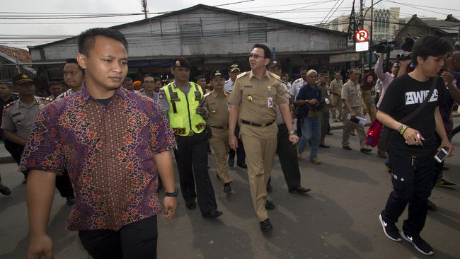 Ahok Akan Buat Jembatan Toko untuk Akomodasi PKL