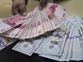 Rupiah Masih Tertekan Akibat Banyak Perusahaan Bayar Utang