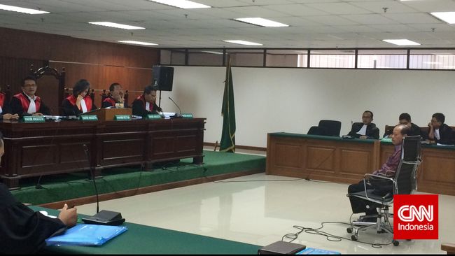 Didakwa Terima USD 140 Ribu, Sutan Bhatoegana Klaim Tak Paham