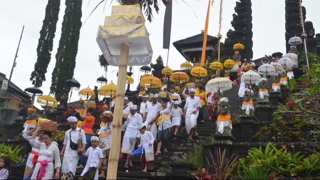 Ada Pungutan Liar di Besakih, Pariwisata Bali Tercoreng
