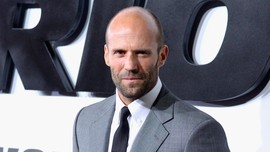 Jason Statham Tutup Mulut Soal Rencana Pernikahan
