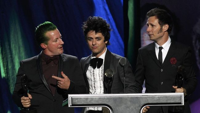Green Day Menjual Instrumen Bekas Pakai Penuh Sejarah