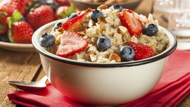 Ketahui Manfaat Sehat Sarapan Oatmeal