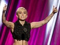 Alam Semakin Rusak, Miley Cyrus Tunda Kehamilan