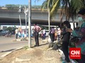 Lika-liku Wati Cari '1001' Cara ke Kantor Saat KAA