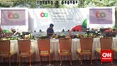 Deretan kursi utama untuk tamu negara peserta Konferensi Asia-Afrika. Gala dinner atau jamuan makan malam untuk para delegasi berlangsung malam ini, Rabu (22/4), di halaman tengah Kompleks Istana Kepresidenan antara Istana Negara dan Istana Merdeka. (CNN Indonesia/Resty Armenia).