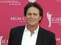 Bruce Jenner Bikin Pengakuan, Khloe Kardashian Mewek