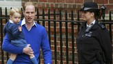 Pangeran William dan putra pertamanya, Pangeran George, kembali ke rumah sakit untuk menjemput Kate Middleton serta bayi perempuannya di St. Mary's Hospital, London, kemarin (2/5). Dunia pun bersuka cita menyambut hadirnya adik perempuan Pangeran George.