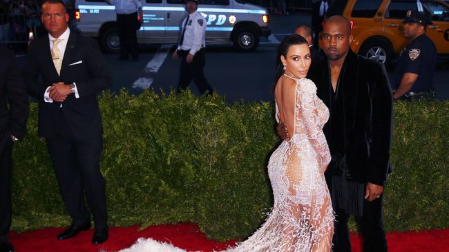 Kala Kanye West Sebut Gaya Kim Kardashian Terburuk