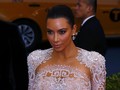 Jangan Pernah Tiru Cara Tidur Kim Kardashian