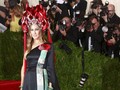 Hiasan Kepala SJP di Met Gala Ramai Dijadikan Meme